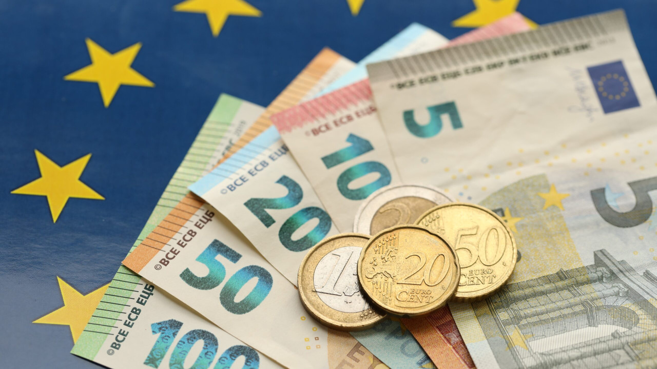 Bulgaria trece la euro iar România rămâne pe loc. De ce este țara noastră încă departe de moneda euro