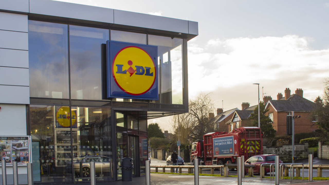Lidl dat în judecată în Germania. Clienții plătesc pentru reducerile din aplicație cu datele personale