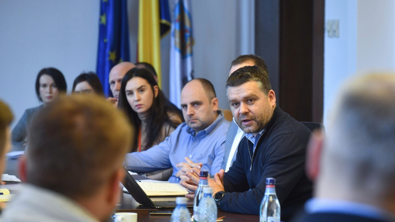 Zi decisivă pentru bucureșteni. Prețul biletului la STB ar putea crește iar pensionarii cu venituri mari ar putea pierde gratuitatea. Ce alte tarife vor fi majorate