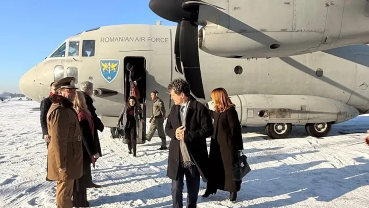 Au fost realizate primele teste pentru internet la bordul avionului militar Spartan. Nicușor Dan conectat la zboruri externe