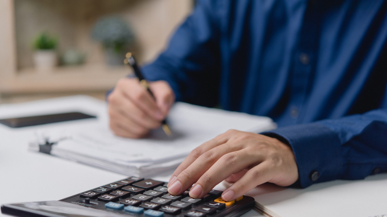 România între TVA majorat și noi taxe. Avertismentul experților fiscali pentru 2026