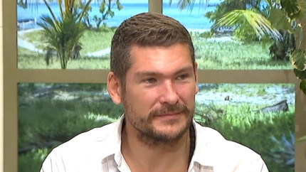 Tensiuni între Gabi Tamaș și Călin Donca descalificat de la Survivor Stă pe plajă și freacă menta