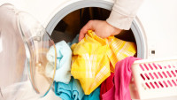 Ai rămas fără detergent dar ai rufe de spălat Iată cu ce îl poți înlocui folosind lucruri pe care le ai deja în casă