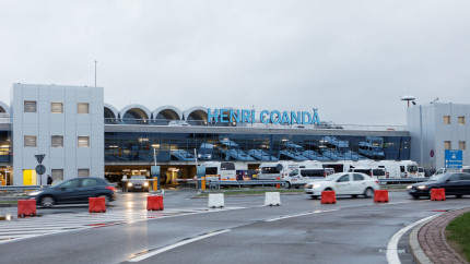Aeroportul Otopeni oferă apă potabilă pasagerilor gratuit din 2 februarie