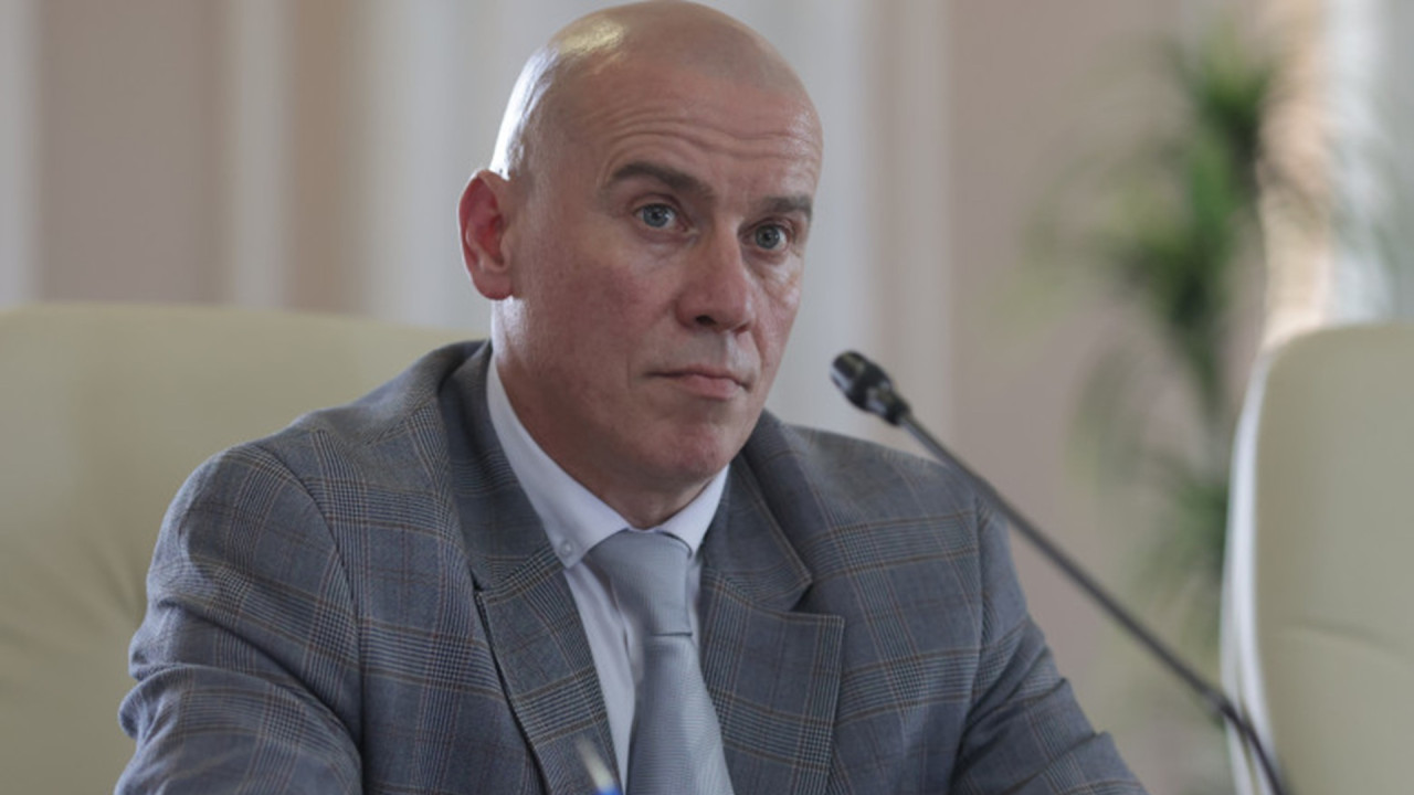Ministrul Culturii filmat în timp ce îi jignește pe actorii de la Teatrul Național care i-au cerut demisia. Ce a declarat Andras Demeter Păi prostia e mare Foarte mare