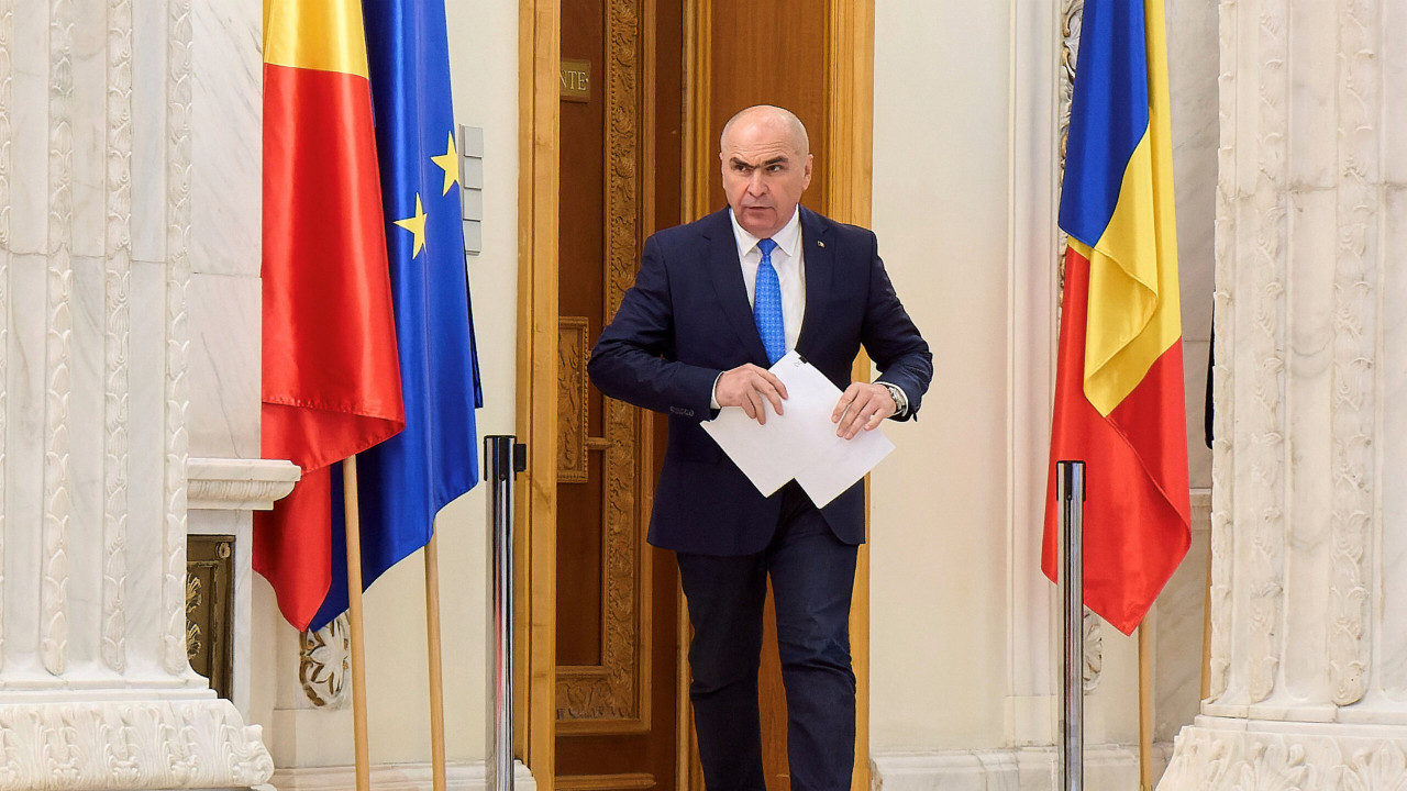 Revoltă în administrația locală sute de primari merg marți la București pentru discuții cu premierul. Grevă în peste 1.300 de comune. Niciodată nu au fost măsurile atât de draconice