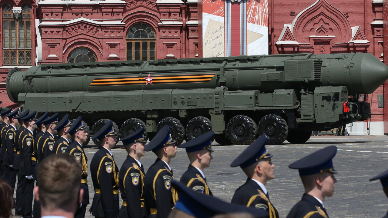 Scenarii șocante în presa rusă. Experți militari ruși sugerează bombardarea Bucureștiului Moartea României