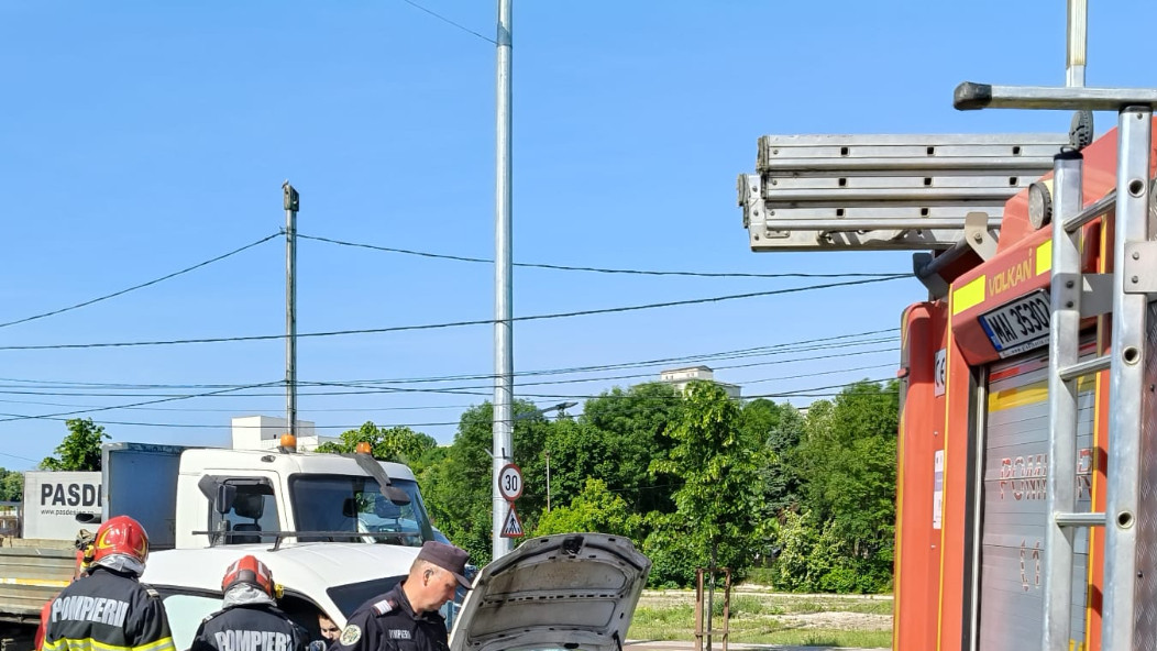 Accident DEVASTATOR cu o autoutilitară Șoferul a...