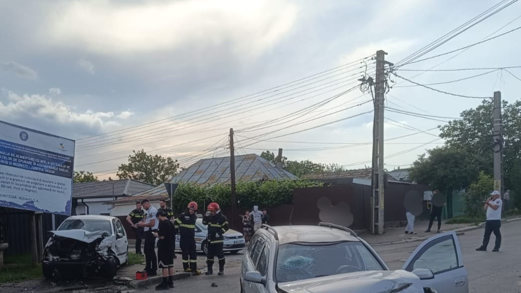 Accident cu patru victime în Vaslui. Unul dintre pasageri a fost g..