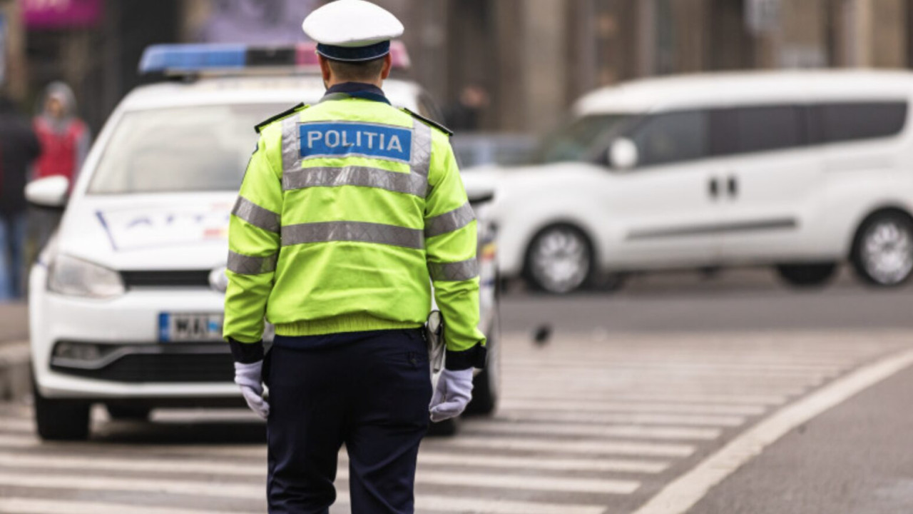 Dezvăluirea momentului Un grup de 4 polițiști de la rutieră au fost prinși când...