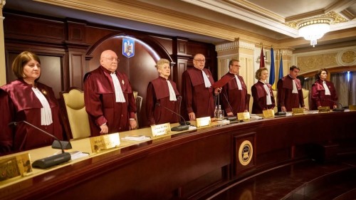 Decizia CCR. Este vorba despre guvern și Ilie Bolojan