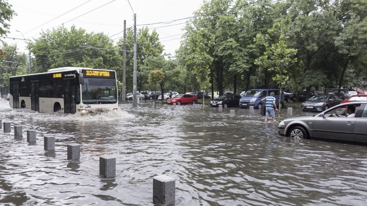 Vine o furtună mare. Avertizare de vreme extremă de la ANM