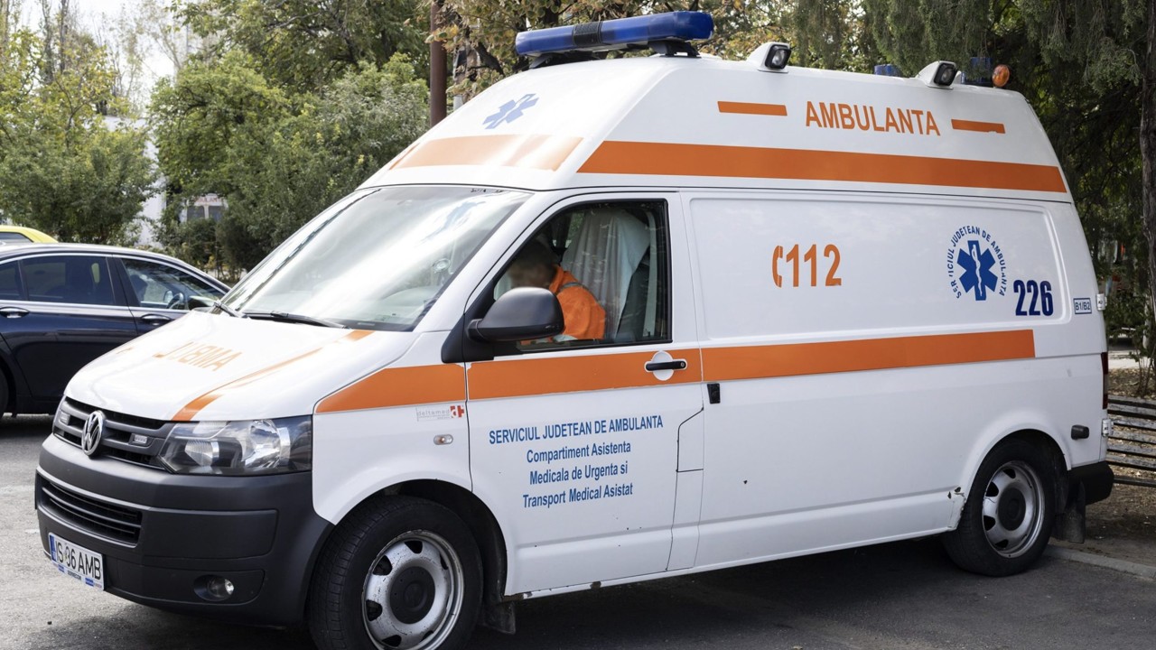 Accident de groază Un angajat a căzut de la șapte metri și a...