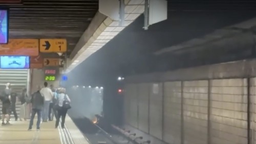 Incendiu la metrou Sute de călători evacuați de urgență. Până în acest moment sunt8230