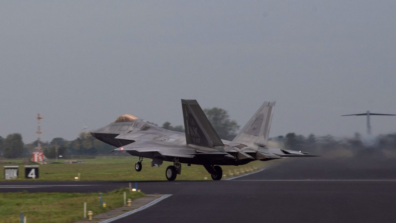 Ultima oră NATO a activat joi cel mai înalt nivel de alertă aeriană după ce un...