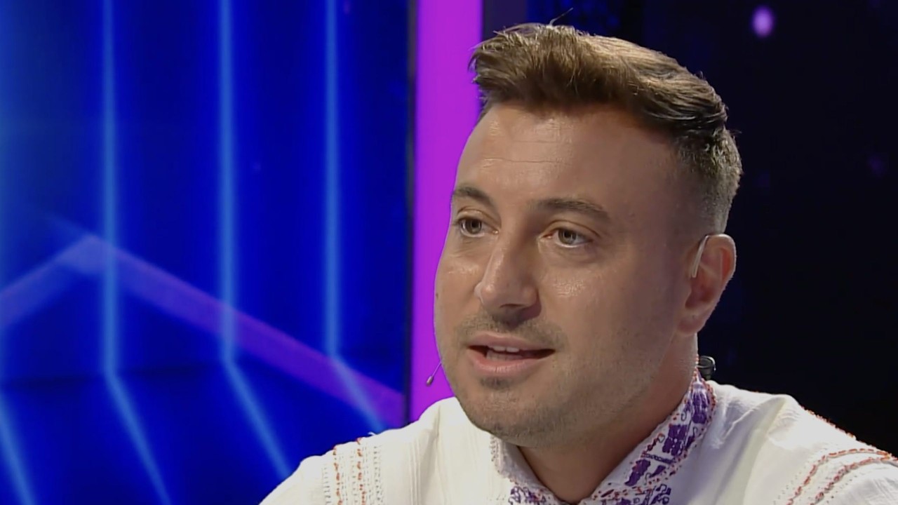 Știrea face înconjurul showbizului Valentin Sanfira a recunoscut care e durerea pe care o țină ascunsă. L-a marcat pe viață