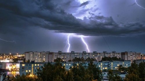 ANM a emis o avertizare de ploi torențiale și furtuni