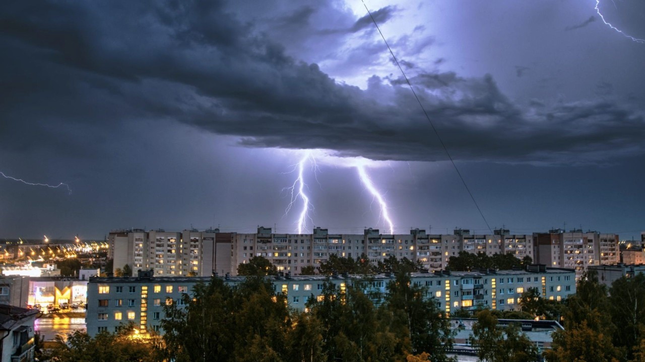 ANM a emis cod galben de furtuni severe și grindină mare în 23 de județe