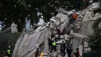 Doua cutremure de 7.2 și 7.5 au ras orașe întregi. Se estimează cel puțin 10.000 de morți