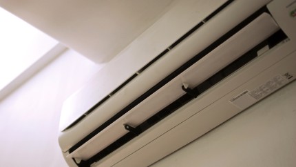 Pe câte grade trebuie să pui aerul condiționat ca să fie răcoare și să nu consumi multă energie