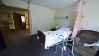 Un alt azil a fost descoperit de autorități însă de acesta s-a aflat abia după ce o bătrână a reușit să strige după ajutor