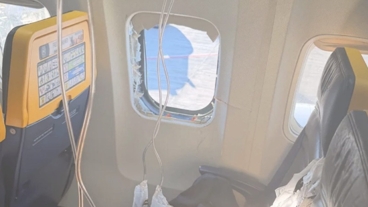 Mărturia pasagerului aspirat pe geamul unui avion Ryanair. Este ireal ce a putut face echipajul