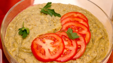 Cum păstrezi salata de vinete deschisă la culoare. Ingredientul pe care îl folosesc bucătarii pentru o textură fină și cremoasă