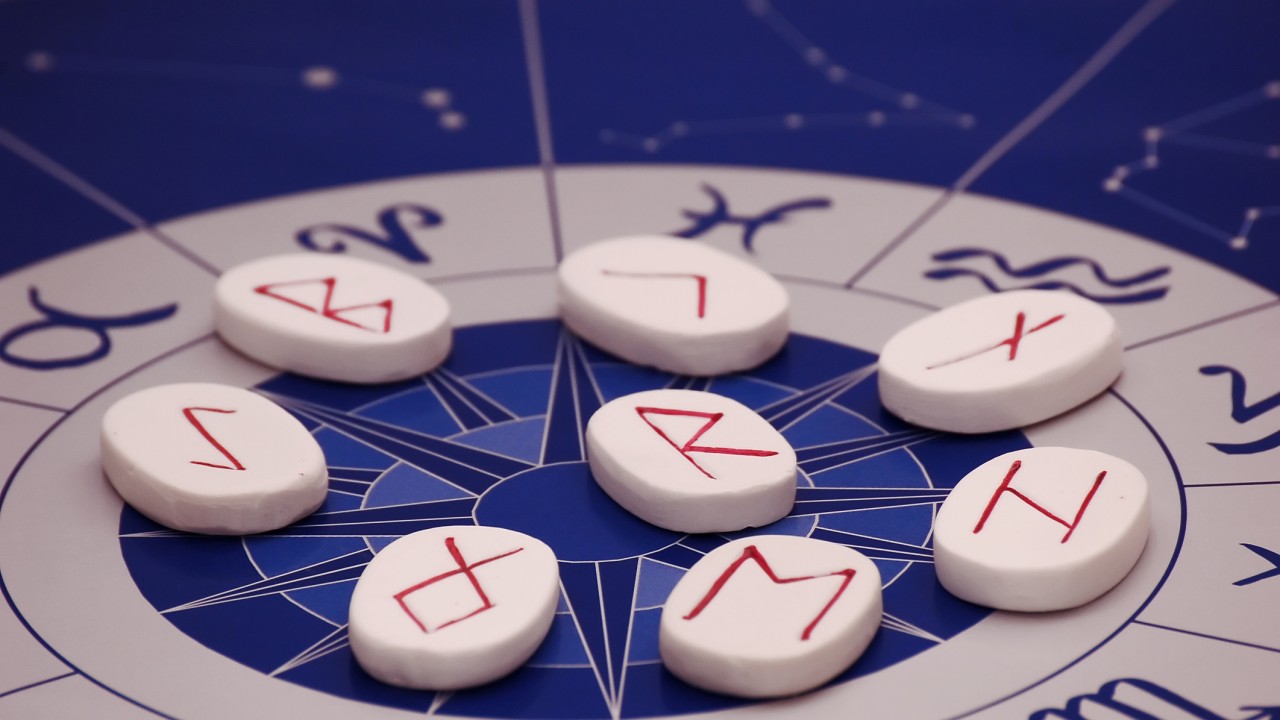 Horoscopul runelor 17 august 2026 Zodiile binecuvântate cu protecție divină și belșug
