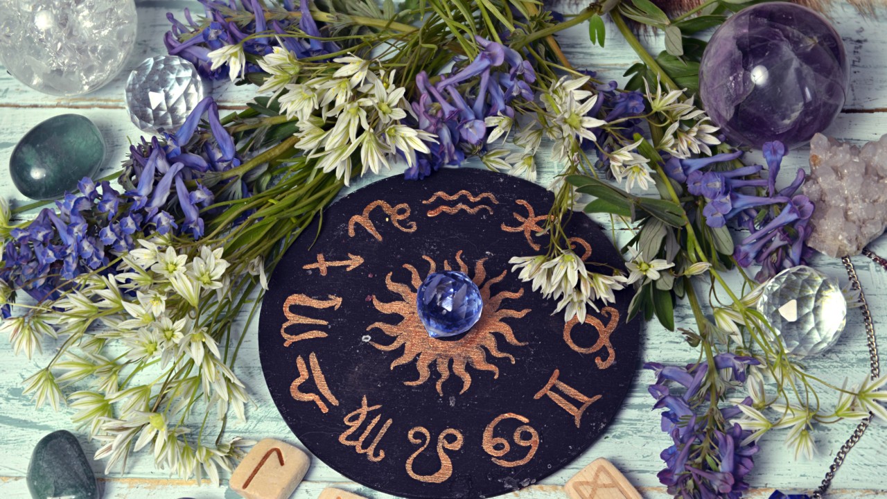 Horoscop rune 18 august 2026 Mesajele pietrelor sacre și zodiile binecuvântate