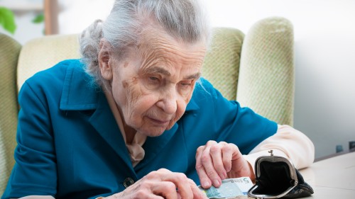 Câți bani primește Elena o româncă pensionată în Spania după 20 de ani de muncă pe salariul minim