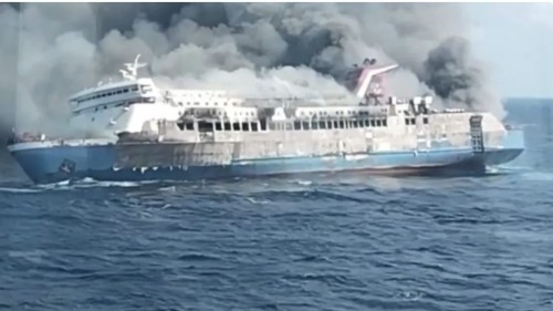 Un feribot. cu 271 de pasageri la bord a luat foc. Zeci de persoane sunt dispărute și foarte multe și-au pierdut viața
