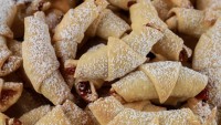 Rețeta tradițională de cornulețe cu untură fragede de se topesc în gură Ingredientul secret pe care îl folosesc marile bucătărese