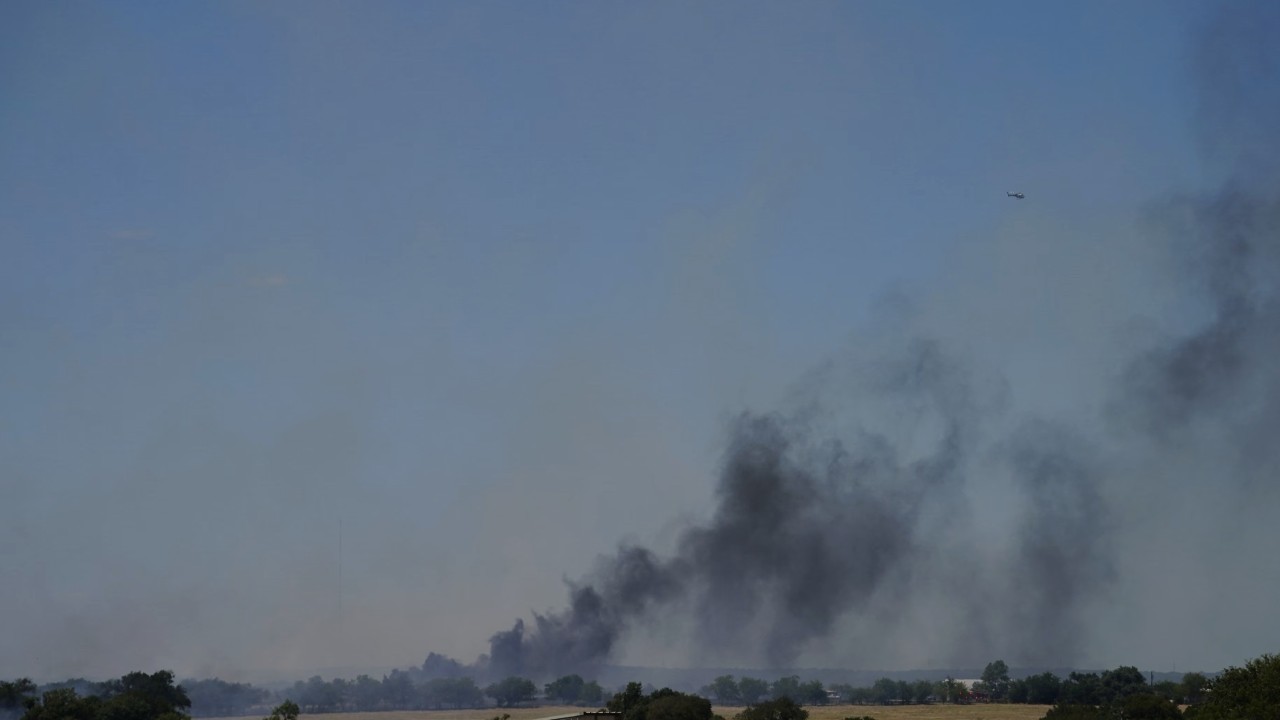 Tragedie militară în SUA Un elicopter Apache s-a prăbușit în Texas doi soldați au murit Un incendiu uriaș a izbucnit după impact