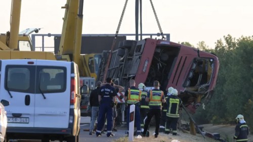 Tragedie pe autostradă în Ungaria 12 morți după ce un autocar s-a răsturnat