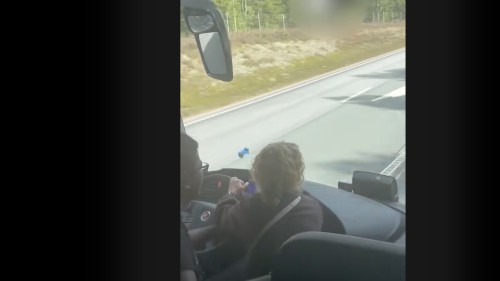 Clipe teribile pe o autostradă Șoferul unui autocar cu 50 de pasageri a leșinat cu piciorul pe accelerație