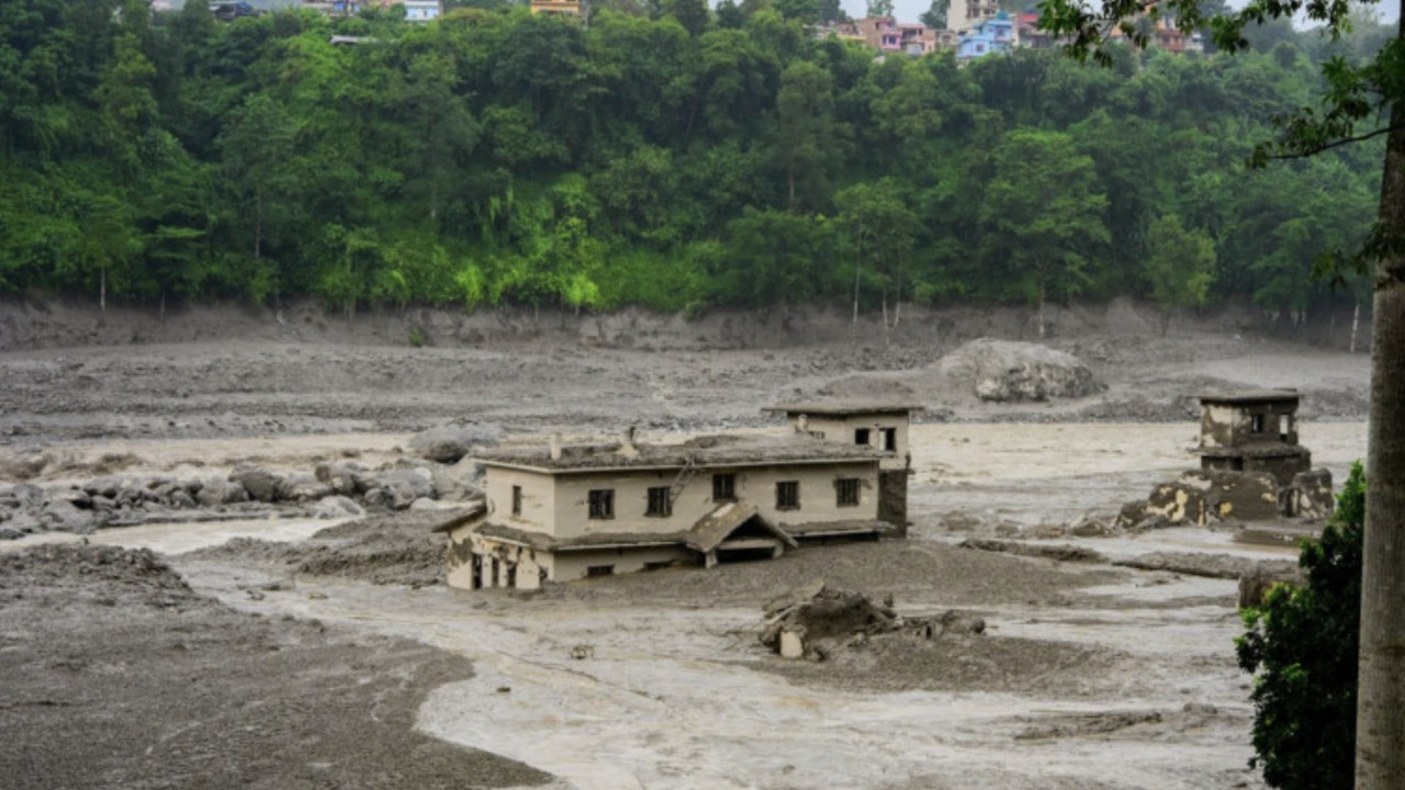 S-a aflat adevărul. Cum s-a produs inundația din Nepal. Ce s-a întâmplat de fapt