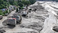 Alertă totală în Nepal. Un lac se revarsă