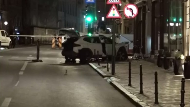 Accident teribil în centrul Brașovului Un Duster a spulberat 3 turiști pe trotuar Doi bărbați au murit iar șoferul este în stare gravă