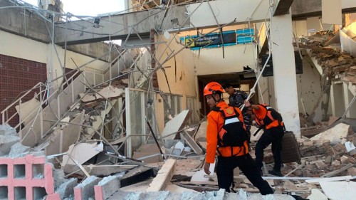Cutremur devastator de magnitudinea 77 în Indonezia Cel puțin cinci morți și mii de persoane evacuate de urgență
