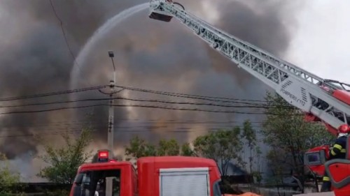 RO-Alert Incediu puternic. Pericol mare de explozie. Evitați Zona