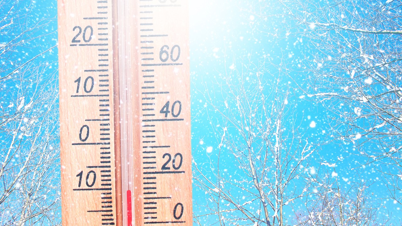 Scad temperaturile cu 10 chiar 20 de grade. Vine frigul cel mare vortexul polar intră în România