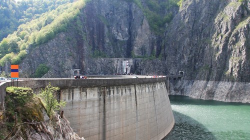 Am primit mesaj de la furnizorul de energie cât va costa curentul din octombrie după problemele de la Cernavodă