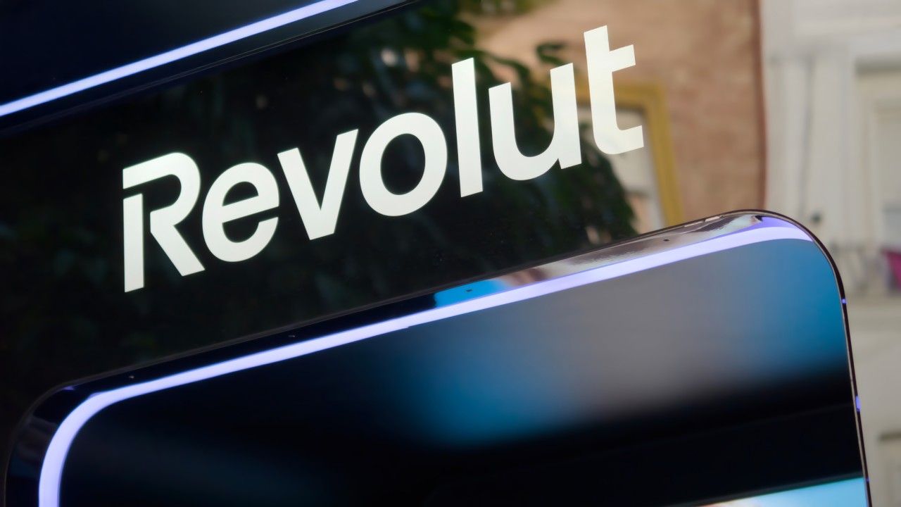 Breșă gravă de securitate la Revolut Date confidențiale acte de identitate și selfie-uri de verificare divulgate infractorilor Credeau că vorbesc cu o agenție guvernamentală