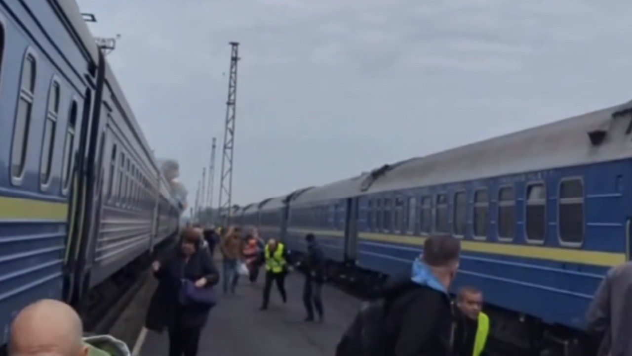 O dronă a căzut peste un tren de pasageri