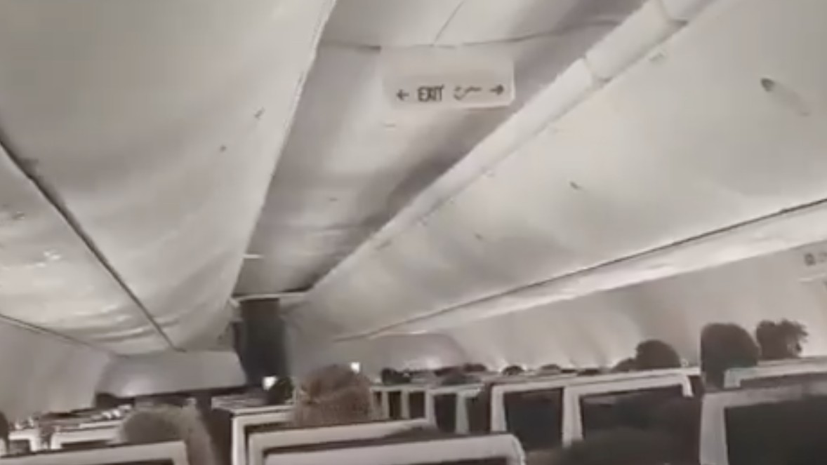 Au apărut filmările din avionul flydubai după atacul din cockpit
