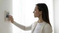 Facturi mai mici la iarnă cu un singur gest Cât economisești dacă dai termostatul cu un grad mai jos