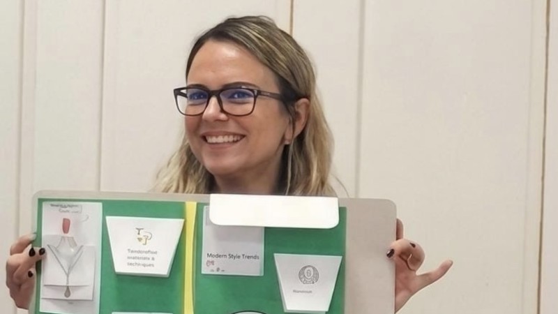 De la vânzări la catedră la 34 de ani Cristina Ciungu