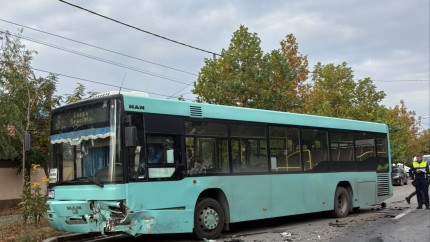 Un autobuz cu 20 de persoane implicat in grav accident. Planul rosu activat