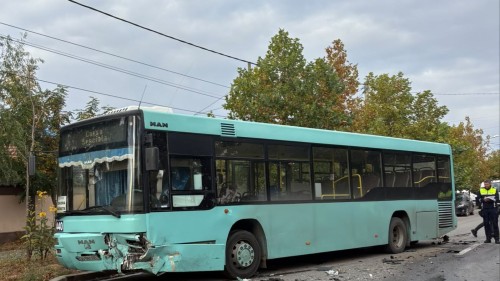 Un autobuz cu 20 de persoane implicat in grav accident. Planul rosu activat